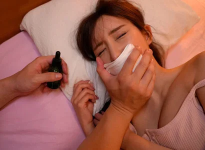 Người đàn ông dùng thuốc mê rồi quan hệ với cô em họ xinh đẹp